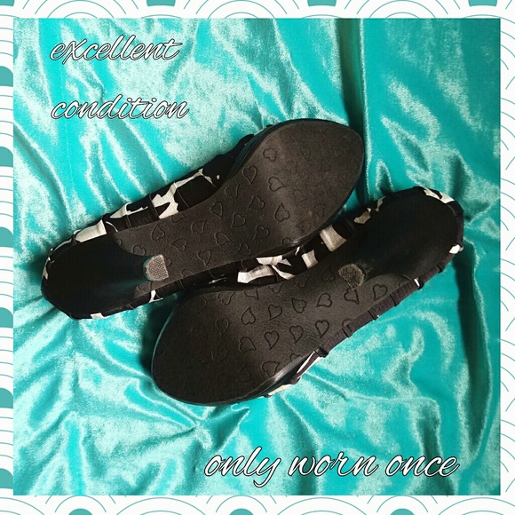 Black & White Print Peep Toe Heels - Picture 3 of 3