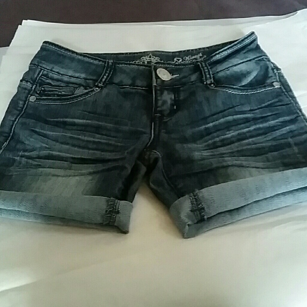 Almodt famau8  short