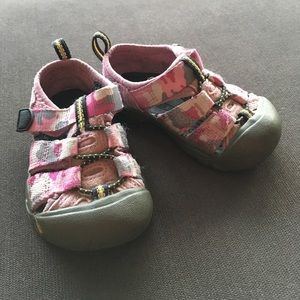 Little girl Keen sandals