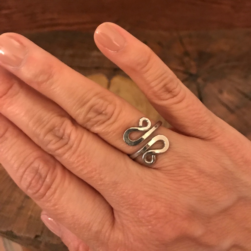 Vintage S silver ring.