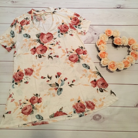 LAST CHANCE Choker neck floral print top - Picture 2 of 5