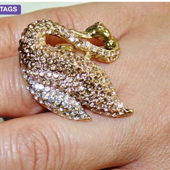 Magnificent Gold-Color "Swan" Fortune Alloy Ring - Picture 2 of 3