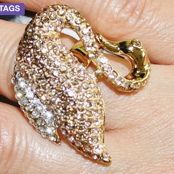 Magnificent Gold-Color "Swan" Fortune Alloy Ring - Picture 3 of 3