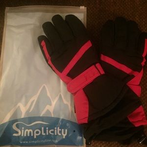 BNWOT Simplicity snow gloves.