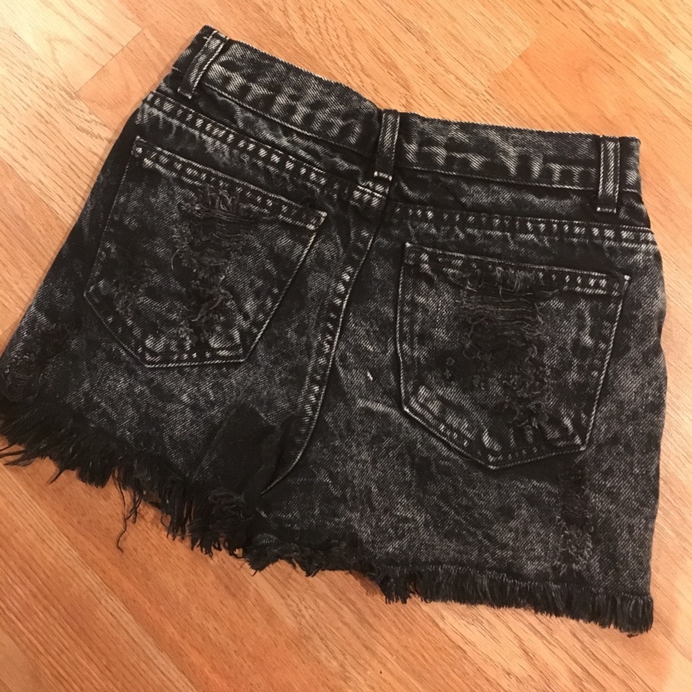 Highwaisted black denim short from Brandy Melville - Picture 4 of 4