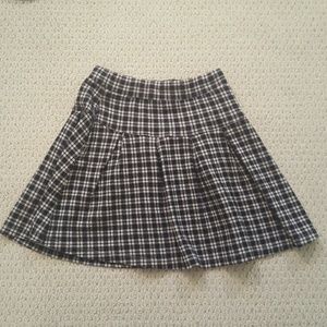 Checkered pleated skirt