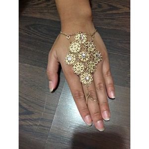 Forever 21. Hand jewelry