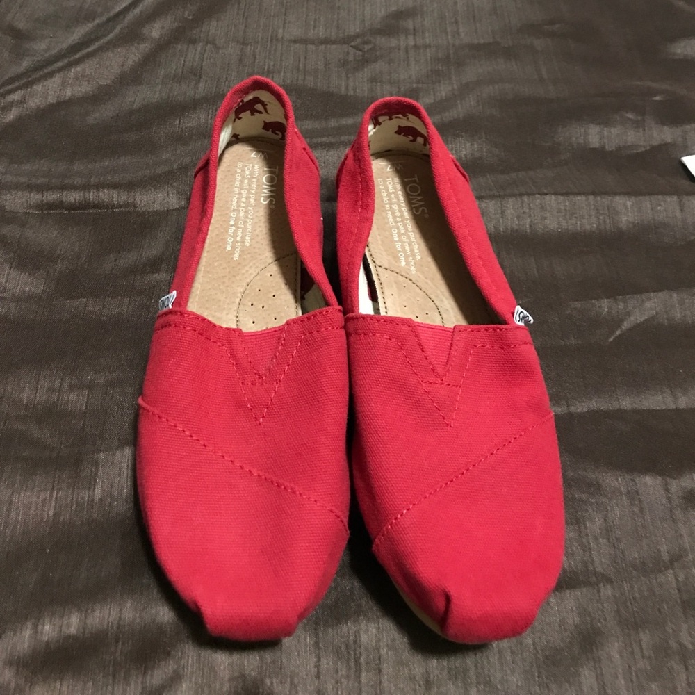 Classic Red TOMS