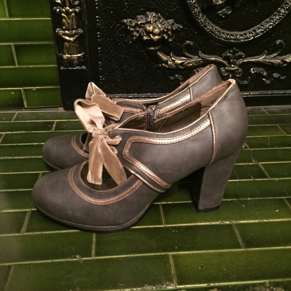 Mod cloth heels