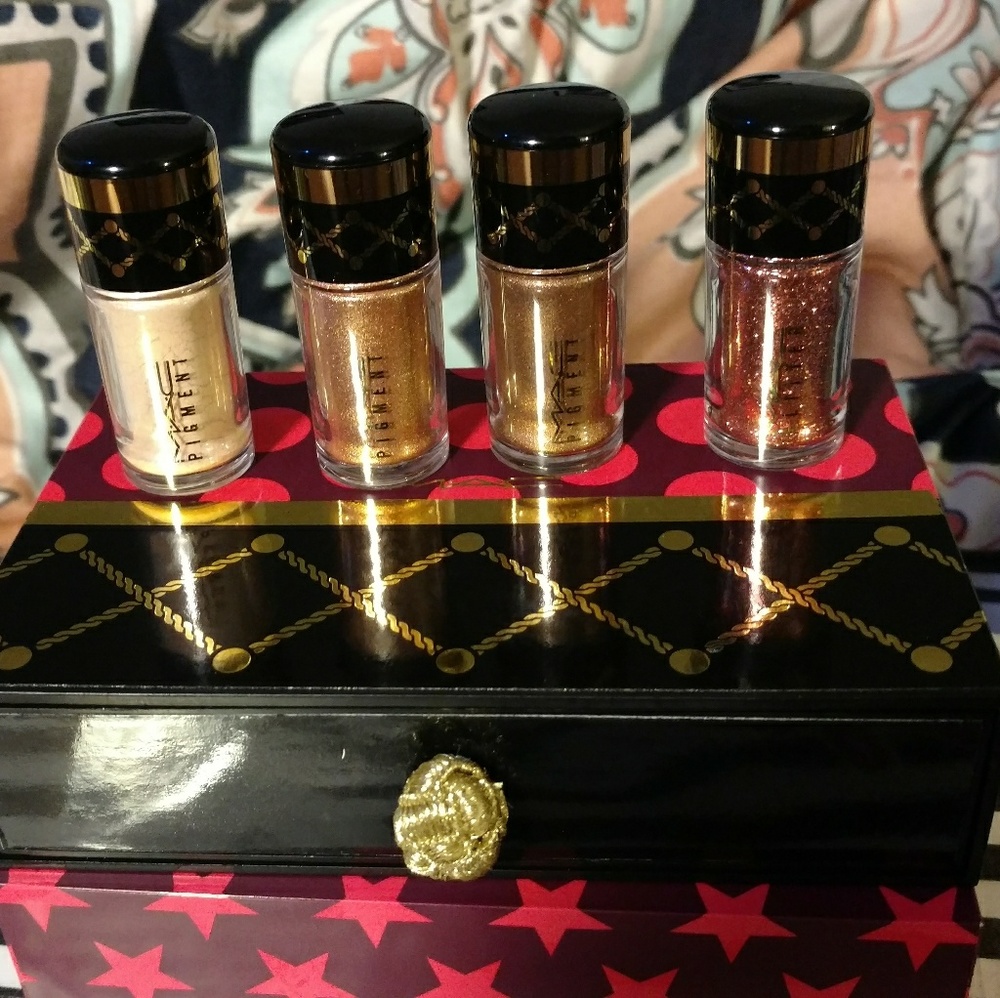 Nutcracker Sweet Bronze pigment and glitter kit