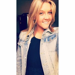 Meet your Posher, Caitlin