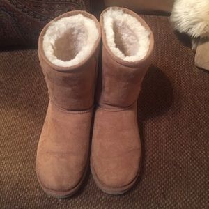 Ugg classic tan boots with care kit