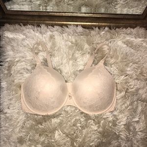 38DDD VS bra