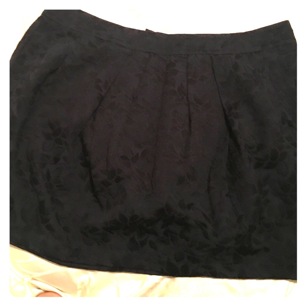 Navy mini skirt with flower patterns