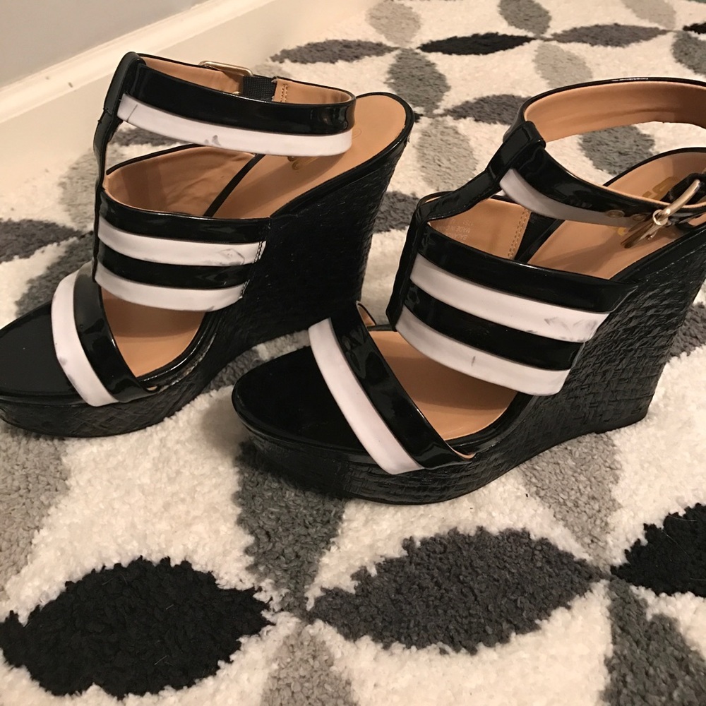 Black and White Wedges