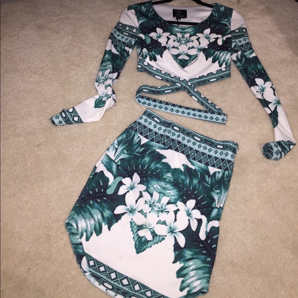 Revolve two piece - Picture 2 of 2