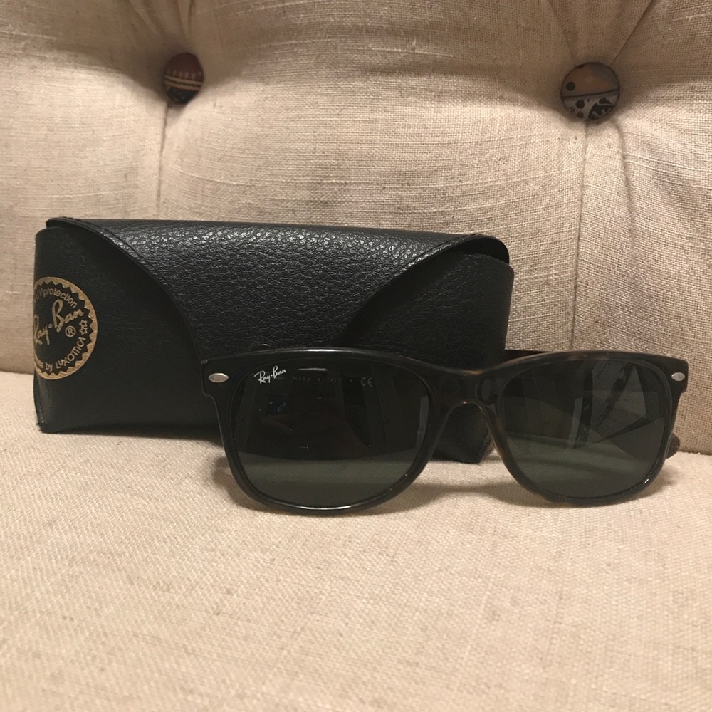 Tortoise Ray-Ban Wayfarers!
