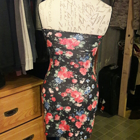 Flower dress - Picture 3 of 5