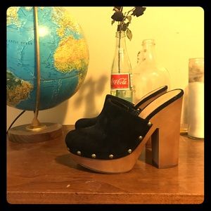 Black platform mules! Super cute 70s style