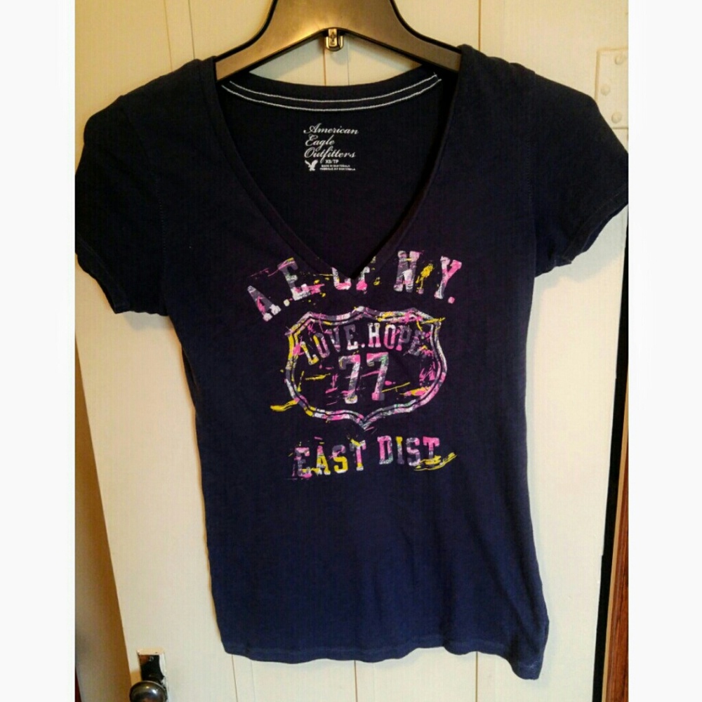 American Eagle V-neck Tee