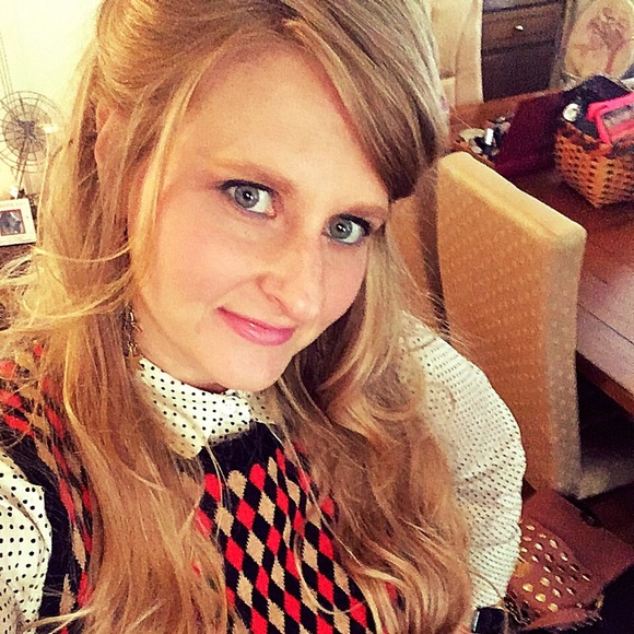 Meet your Posher, Amanda - Picture 1 of 1