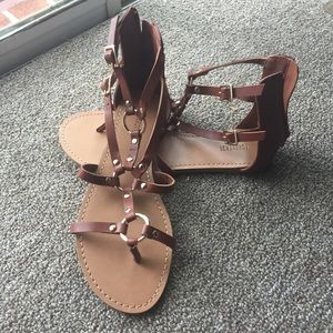 Forever 21 gladiator sandals size 7