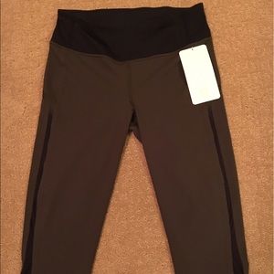 LULULEMON Smooth Stride Crop (NWT)