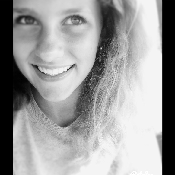 Meet your Posher, Olivia - Picture 1 of 1