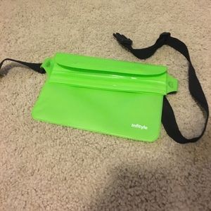 Waterproof fanny pack