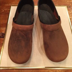 Men's /women's EUC Dansko oiled leather clogs 46 w