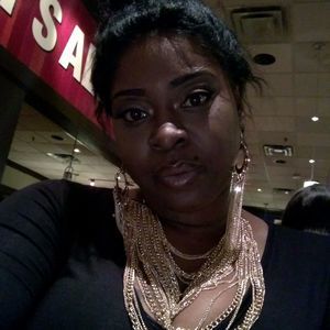 Meet your Posher, Pamela