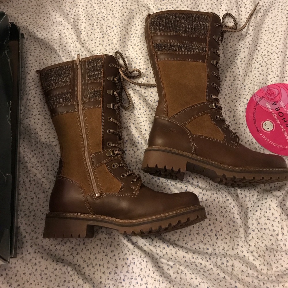 Waterproof winter hiking boots