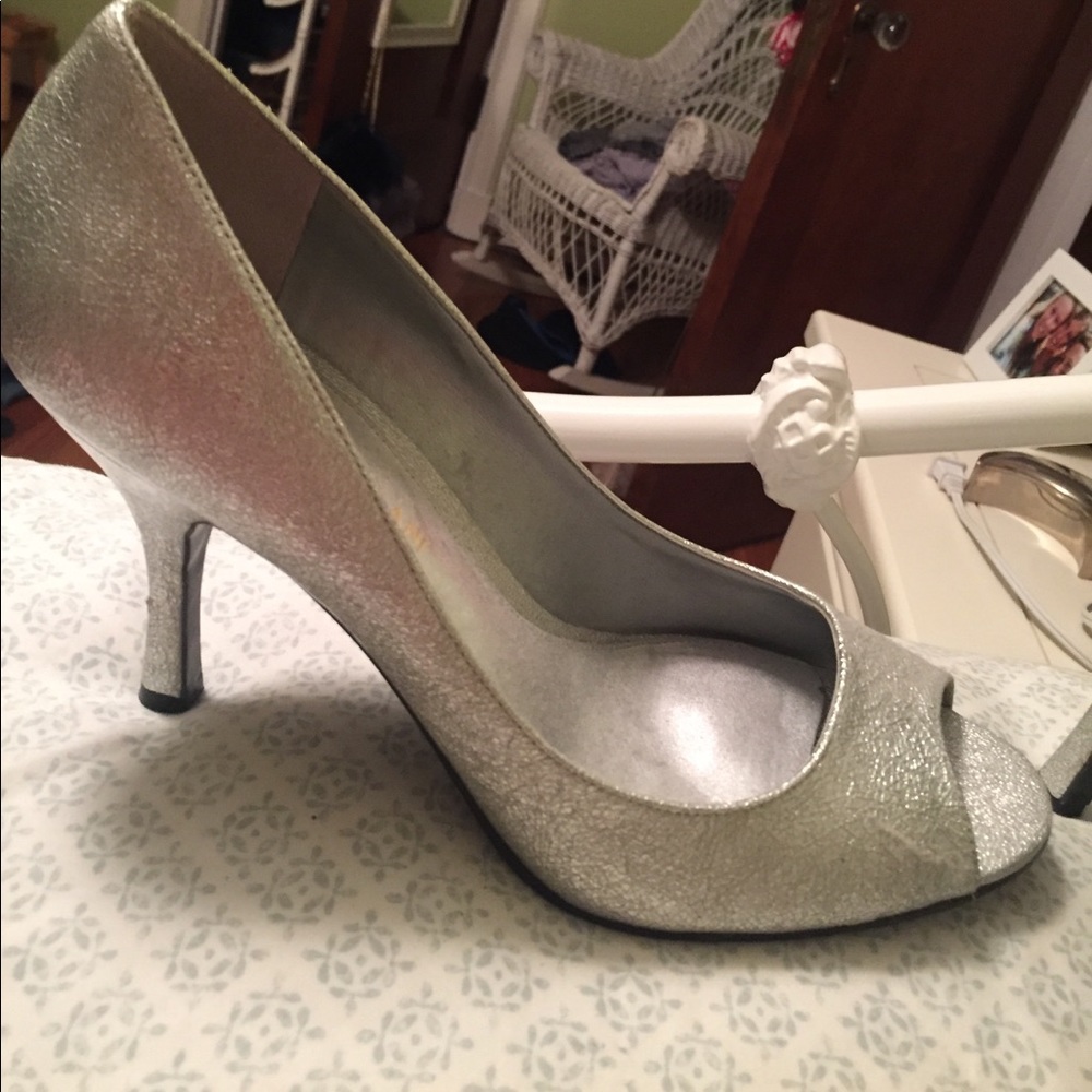 Silver Heels - image 2