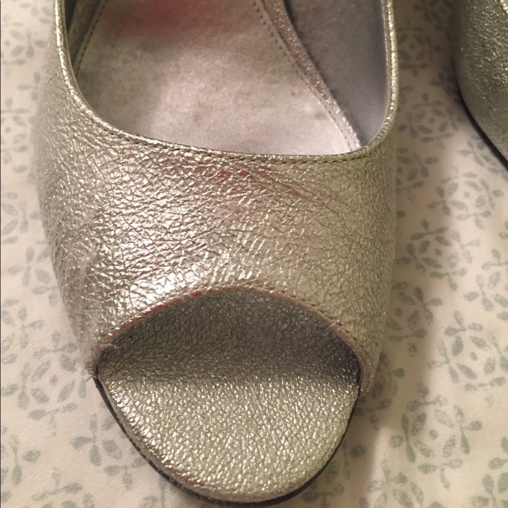 Silver Heels - image 3