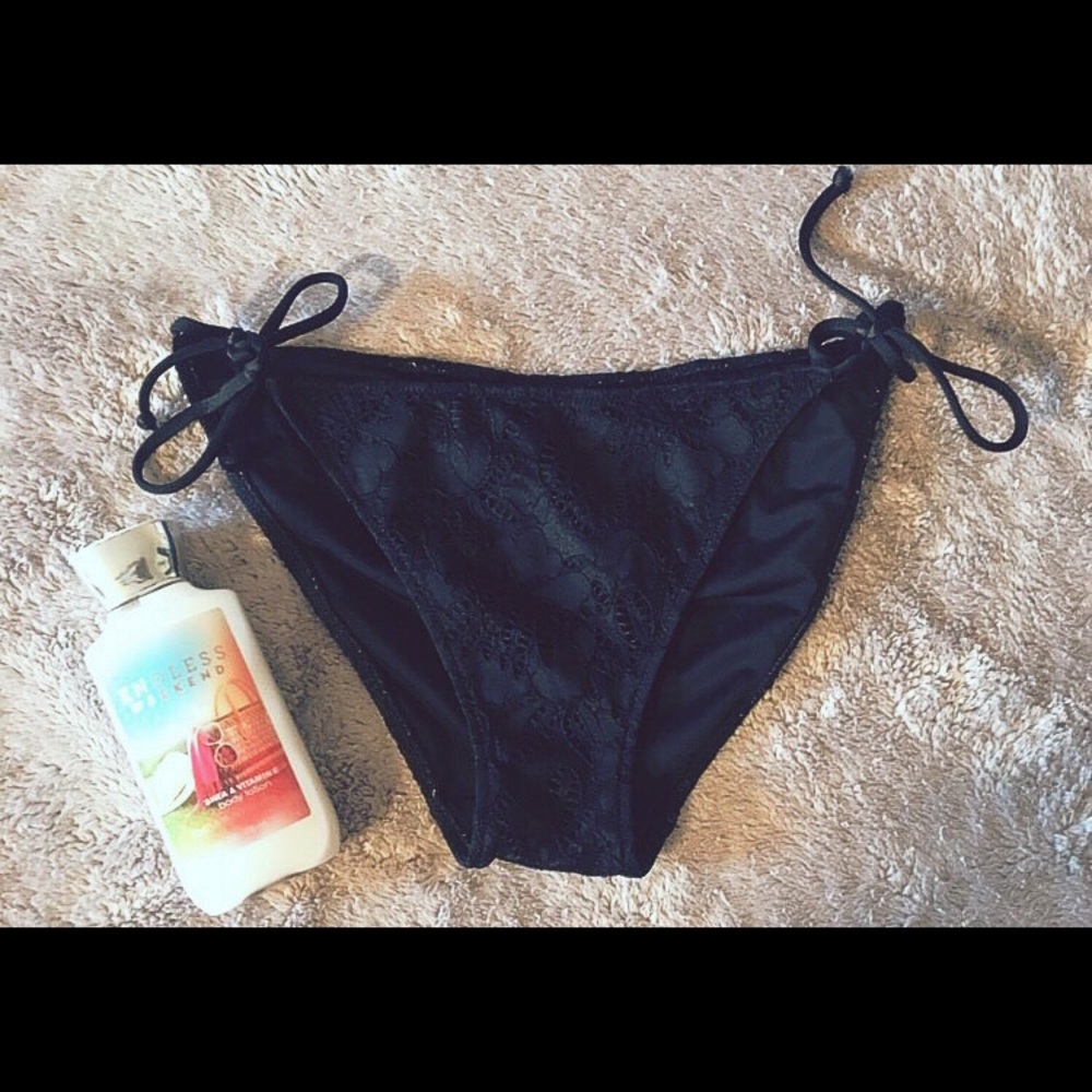 ❌SOLD❌ Victoria Secret black lace bikini bottoms