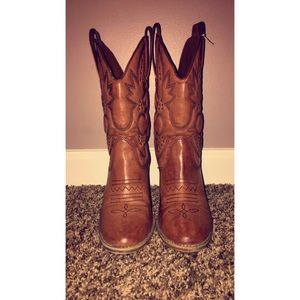 Mia, Laredo Size 8, cowboy boots