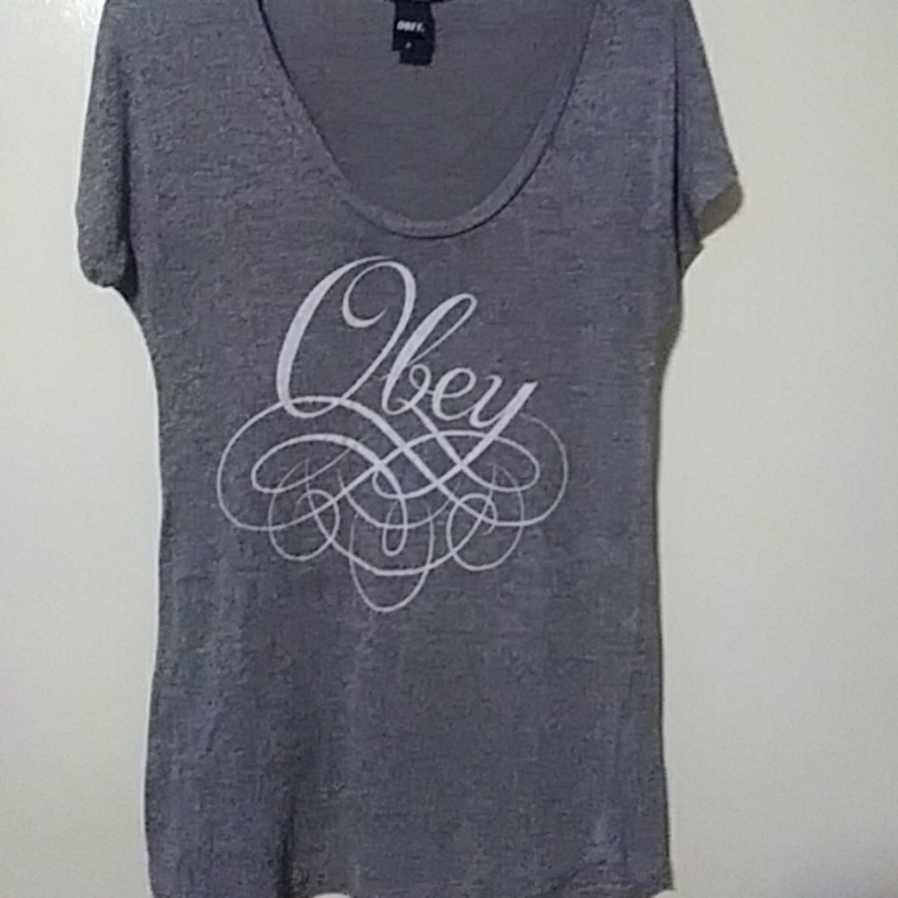 OBEY gray comfortable t shirt