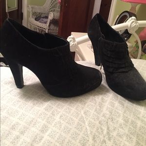 Gianni Bini black bootie heels