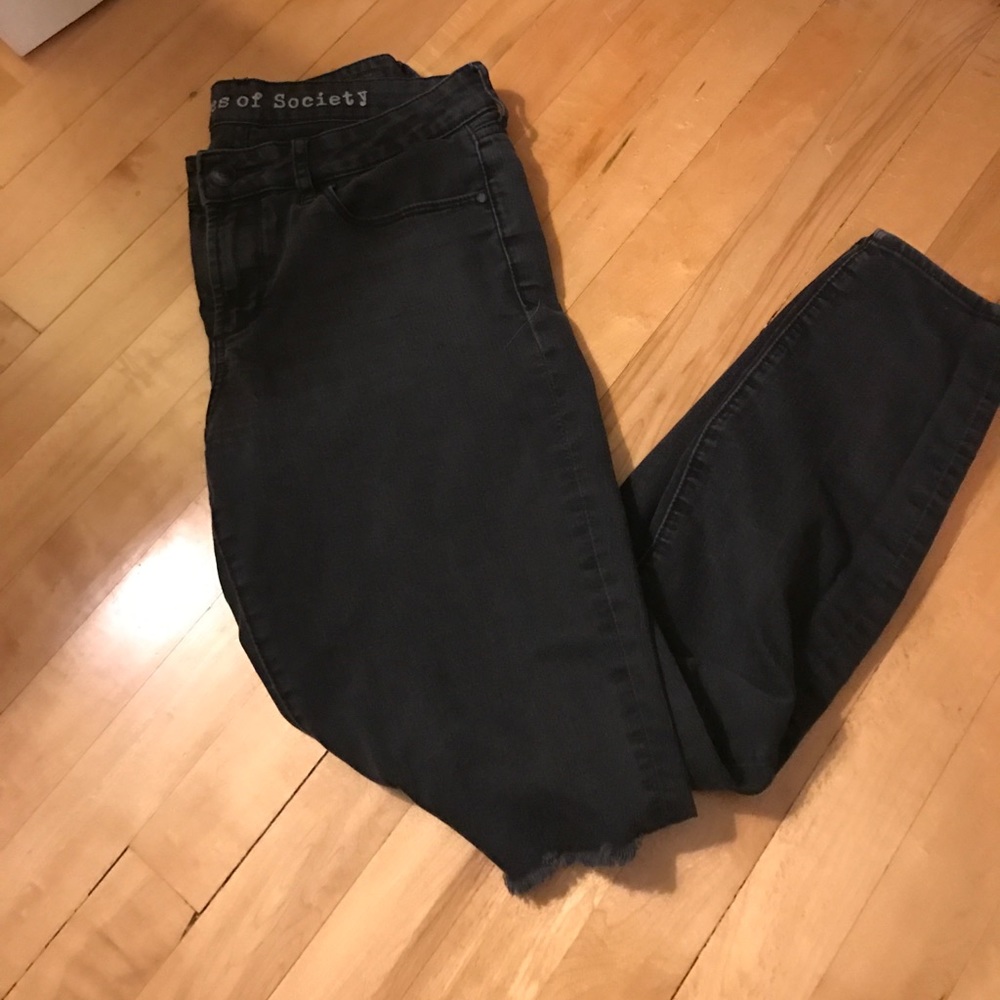 Ripped knee black jeans