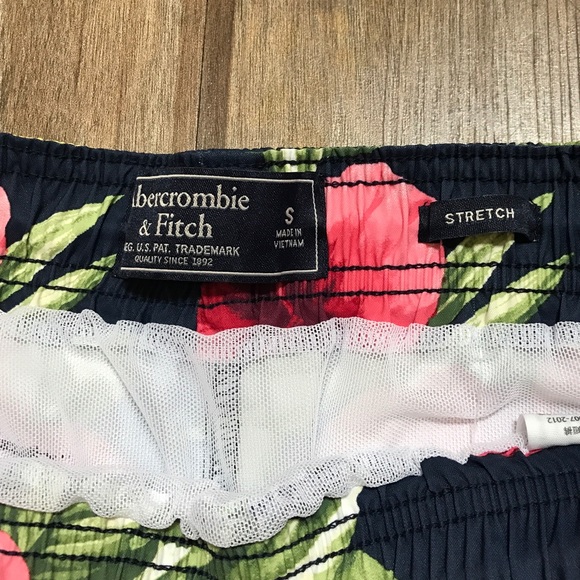 Men's Abercrombie Board Shorts in Navy Floral - Picture 7 of 7