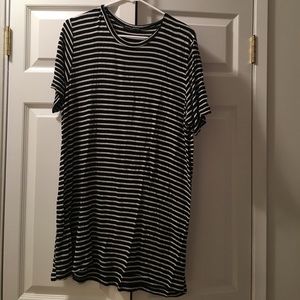 BRANDY MELVILLE T-SHIRT DRESS/LONG T-SHIRT