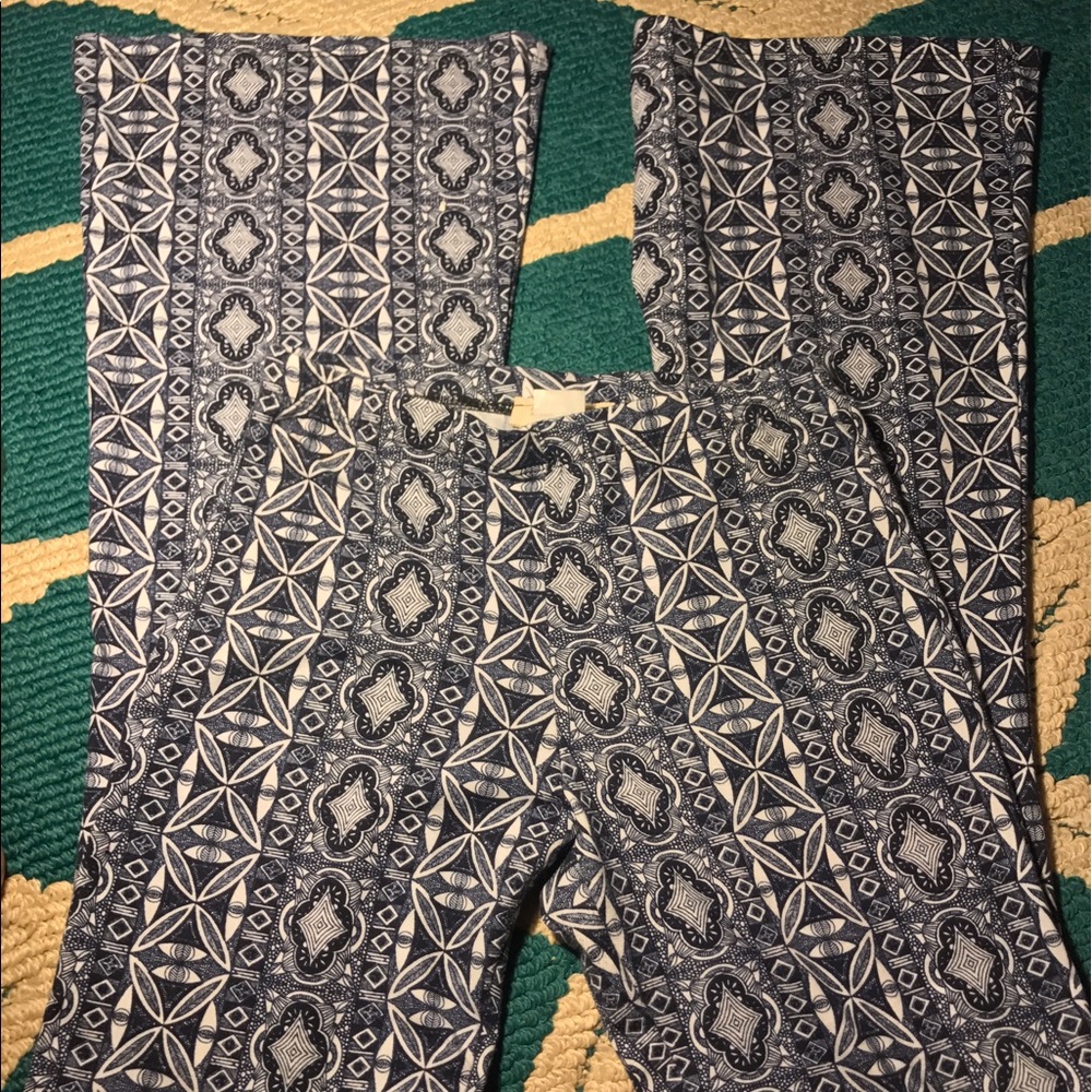 patterned bell shaped leggings