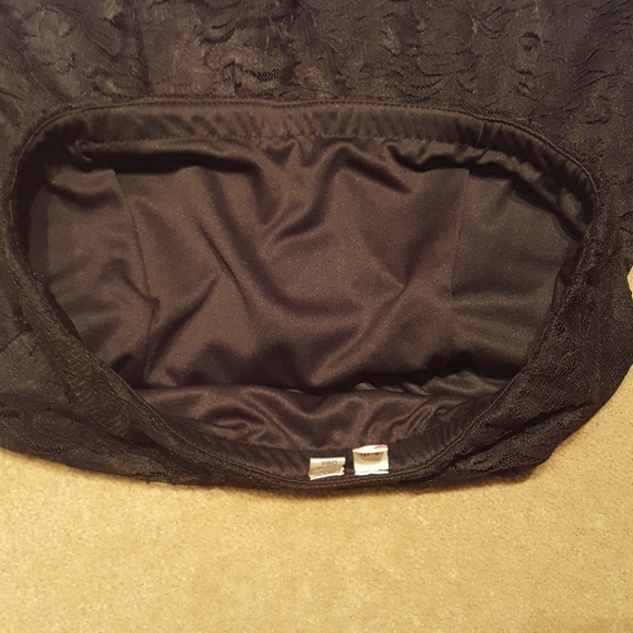 Black lace dress - Picture 3 of 5