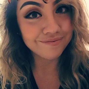 Meet your Posher, Adriana