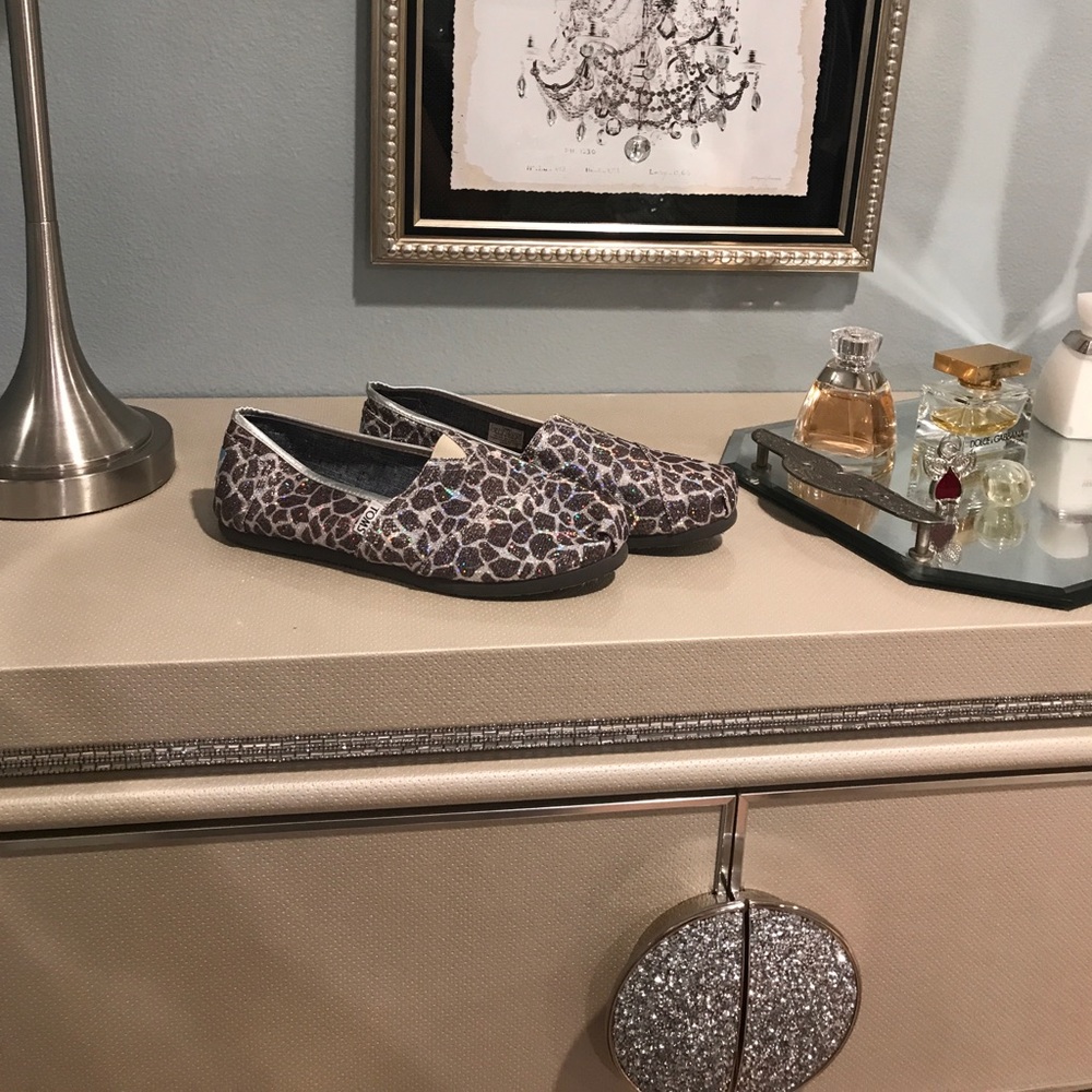 Sparkle giraffe toms