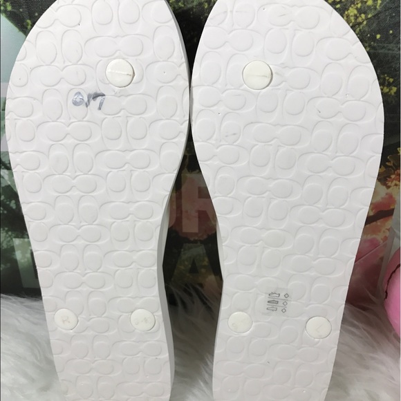 ❤️SOLD❤️ Authentic COACH SUMMER FLIP FLOPS/ 9 - Picture 5 of 6