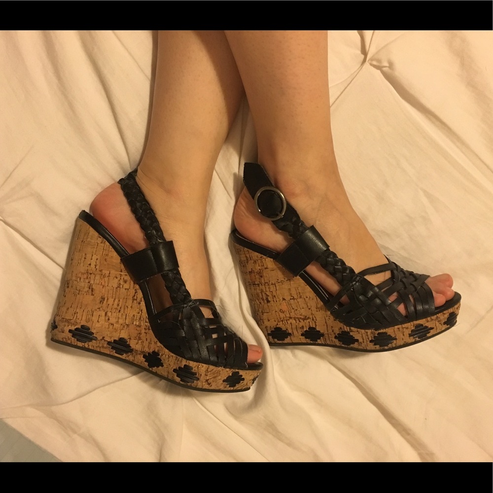 Black Wedges