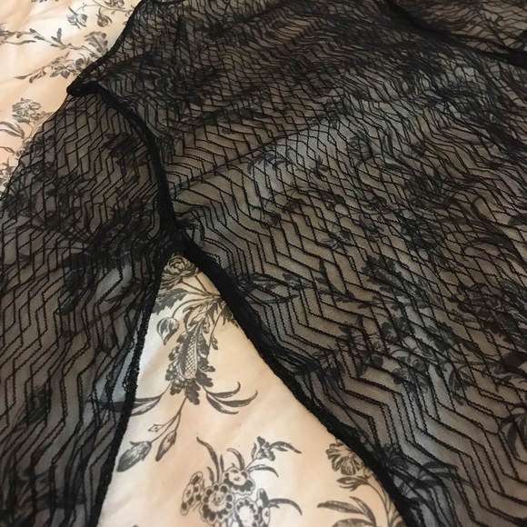 Zig zag black mesh under or over top - Picture 4 of 4