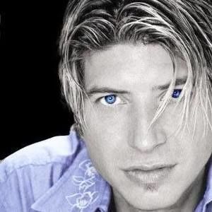 Meet your Posher, Logan