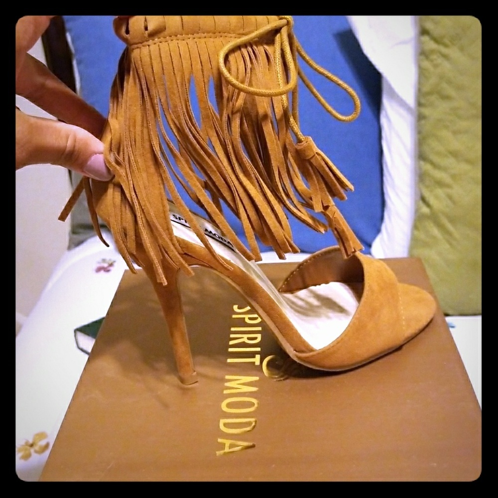 NIB Tan Camel Fringe heels size 6.5